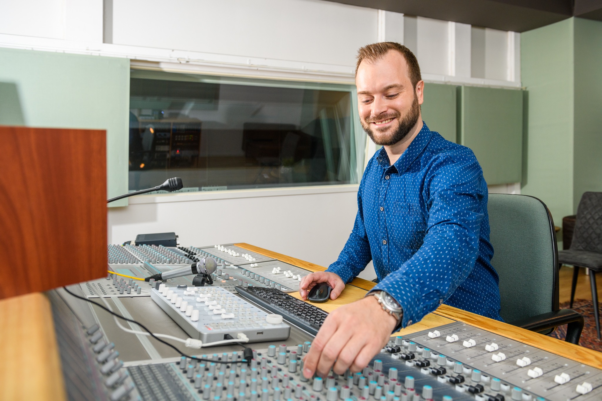 René Bloks in geluidsstudio Artichoque
